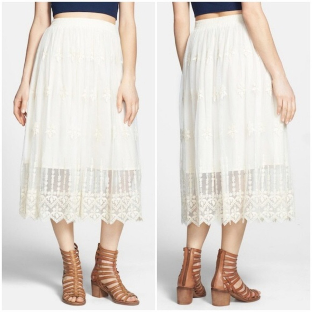 ✨Price Drop✨ Astr Lace Maxi Skirt
